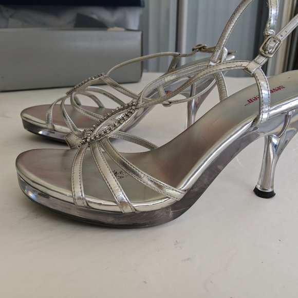 Seventeen prom/homecoming heel - Picture 1 of 7